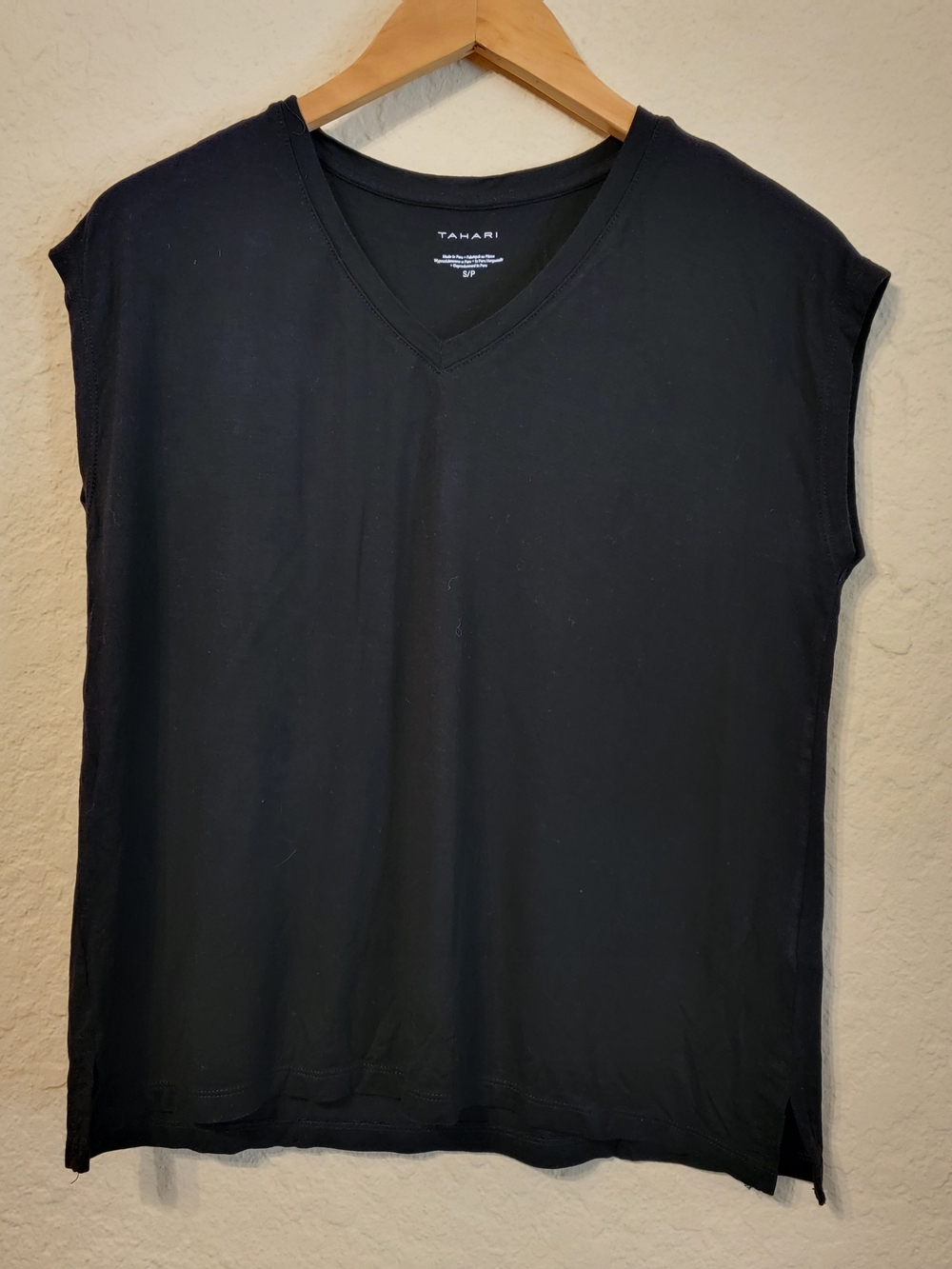 Tahari Black V-Neck Cap Sleeve Tee Sz S
